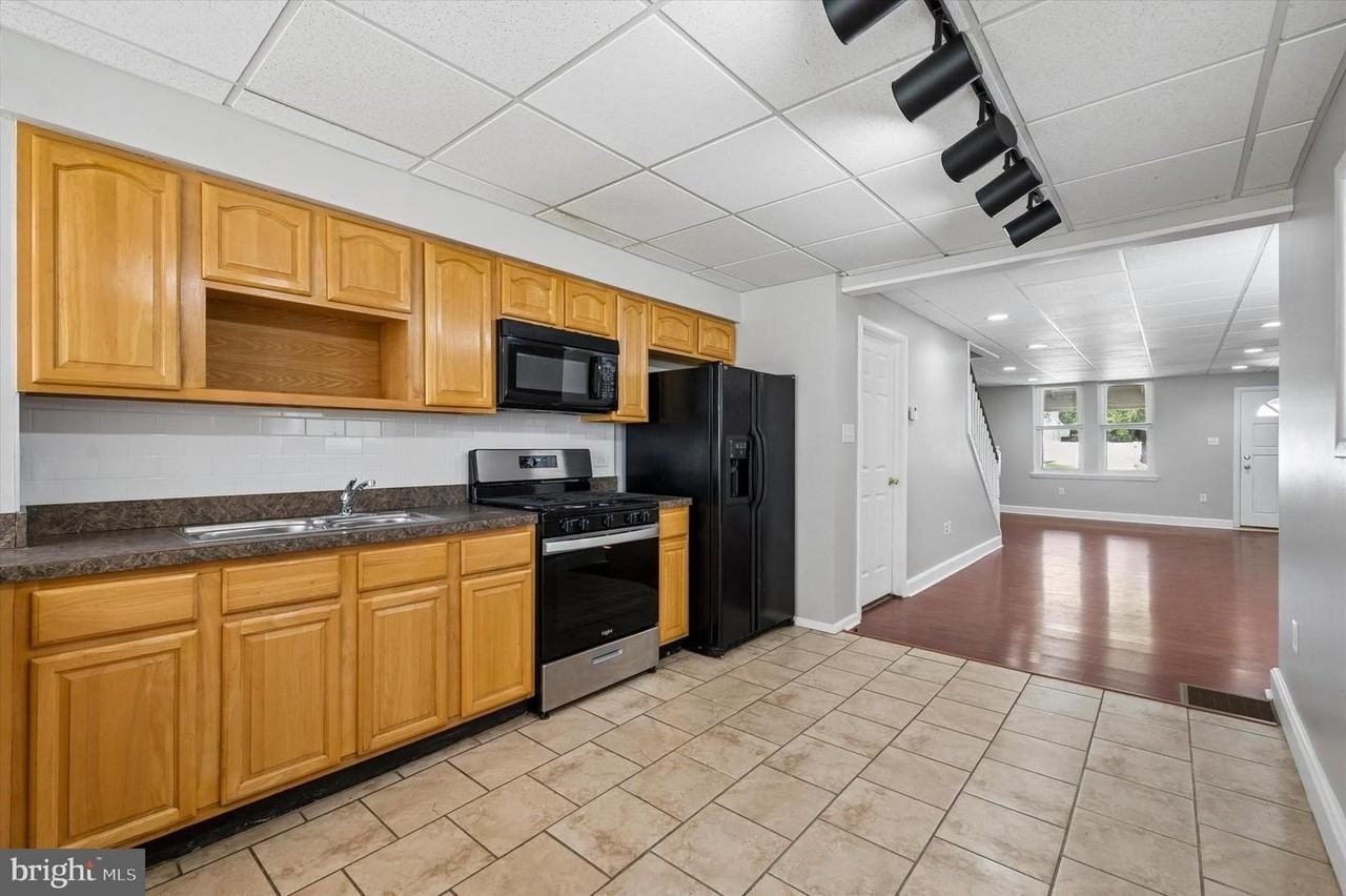 431 Iroquois St - Photo 5 of 15