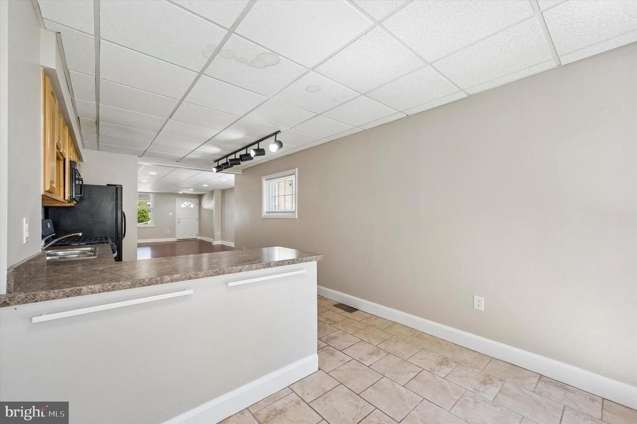 431 Iroquois St - Photo 7 of 15