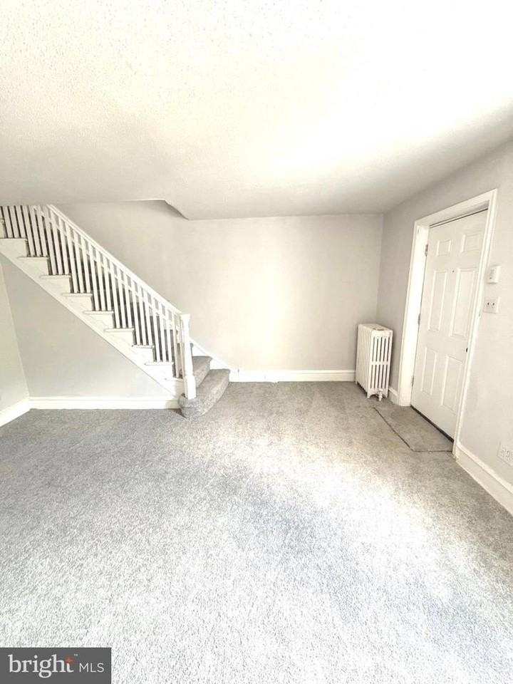 119 Whitely Ter - Photo 4 of 19