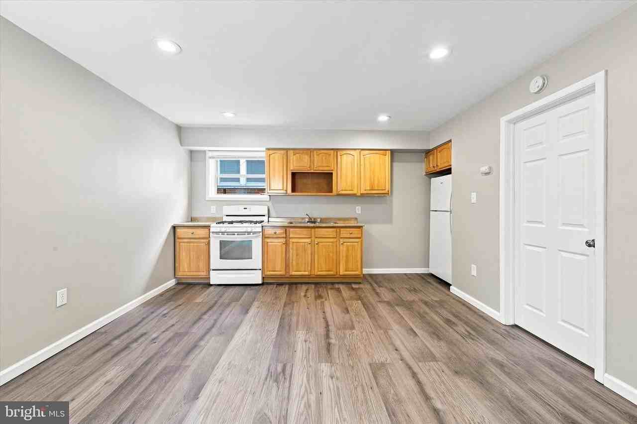 327 Powhattan Ave - Photo 2 of 15