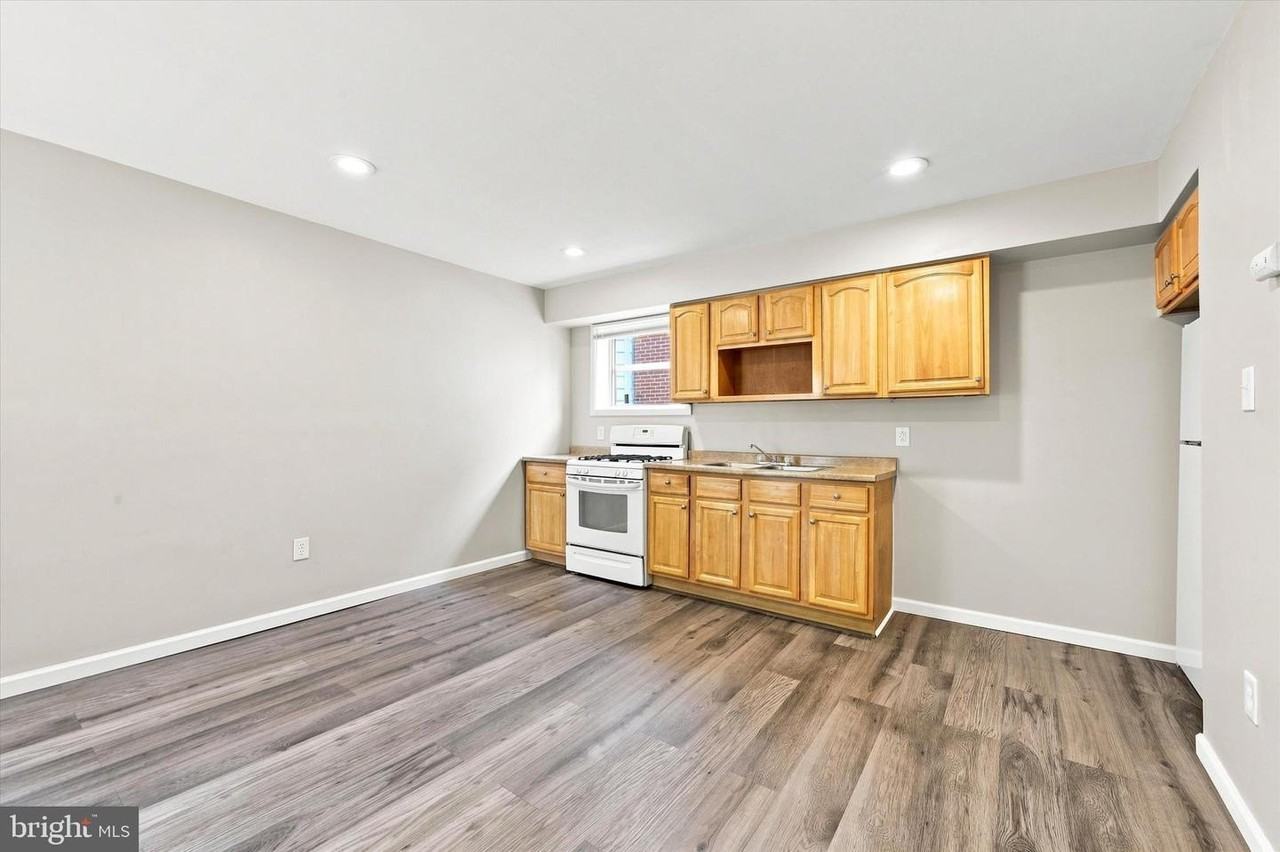 327 Powhattan Ave - Photo 3 of 15