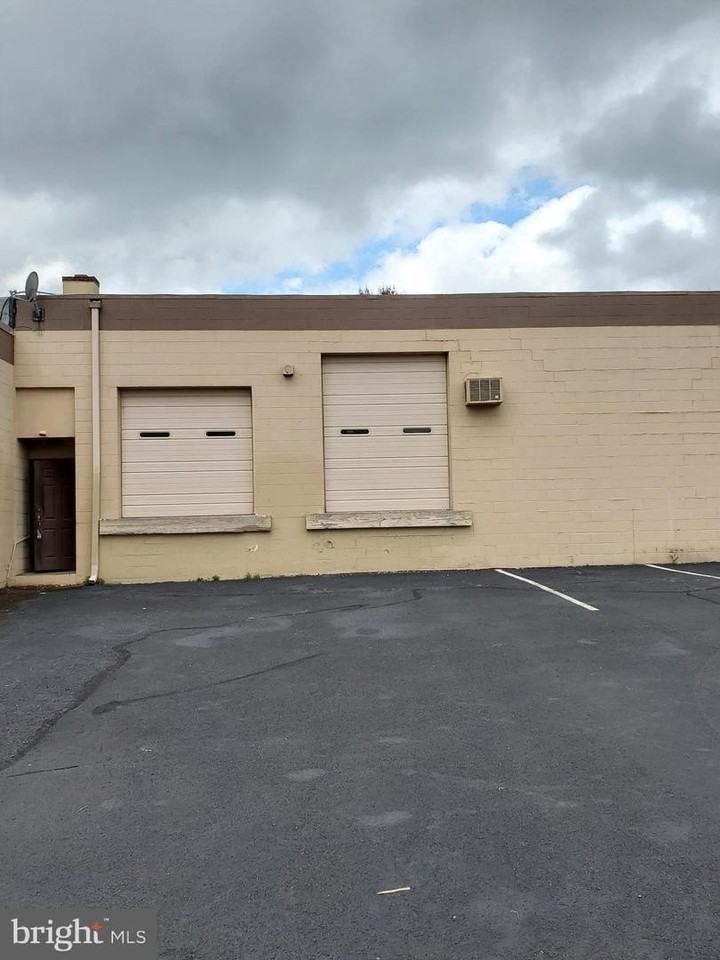 1055 W Germantown Pike - Photo 6 of 37