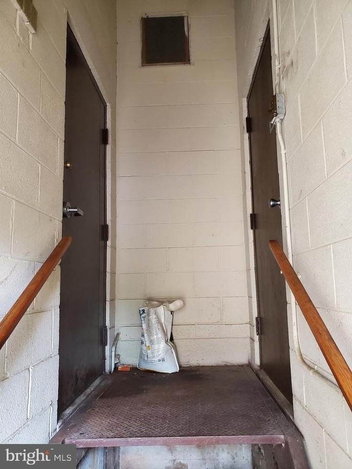 1055 W Germantown Pike - Photo 7 of 37