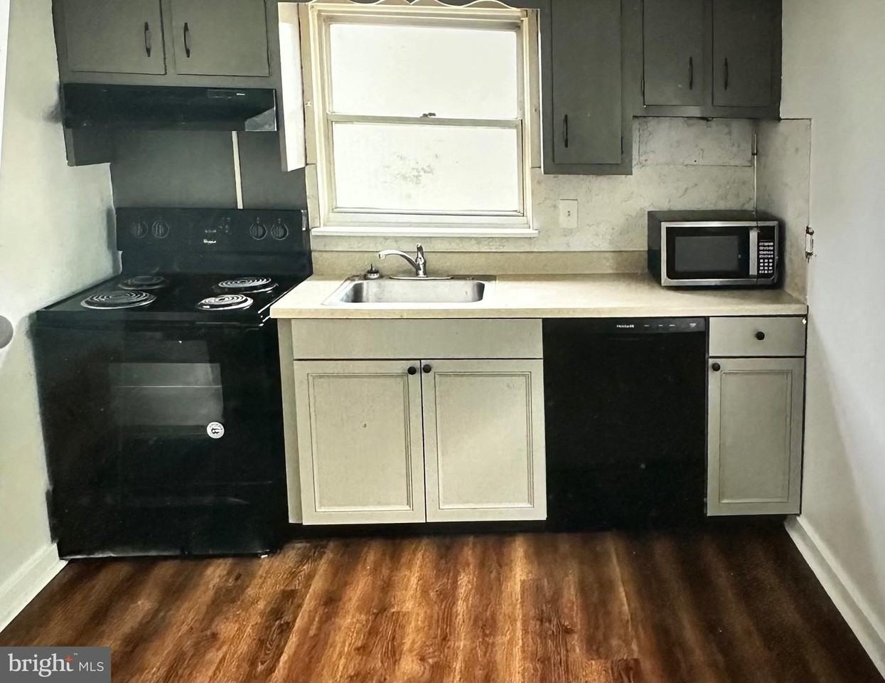 125 Lemon St - Photo 2 of 2