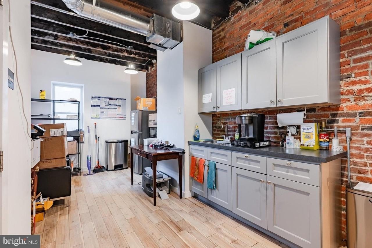 319 Bainbridge St - Photo 6 of 28