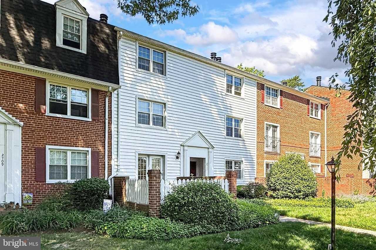 2711 S Walter Reed Dr - Photo 3 of 30