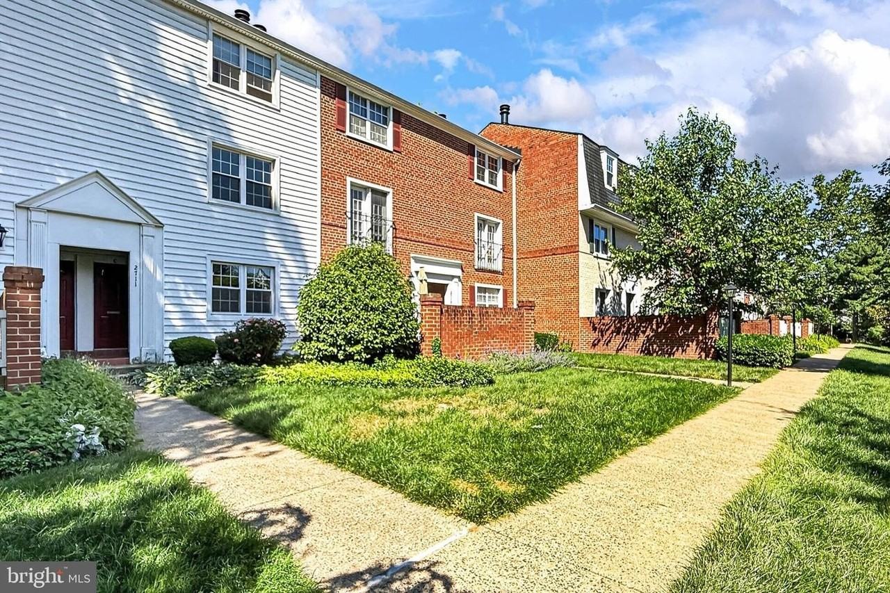 2711 S Walter Reed Dr - Photo 4 of 30