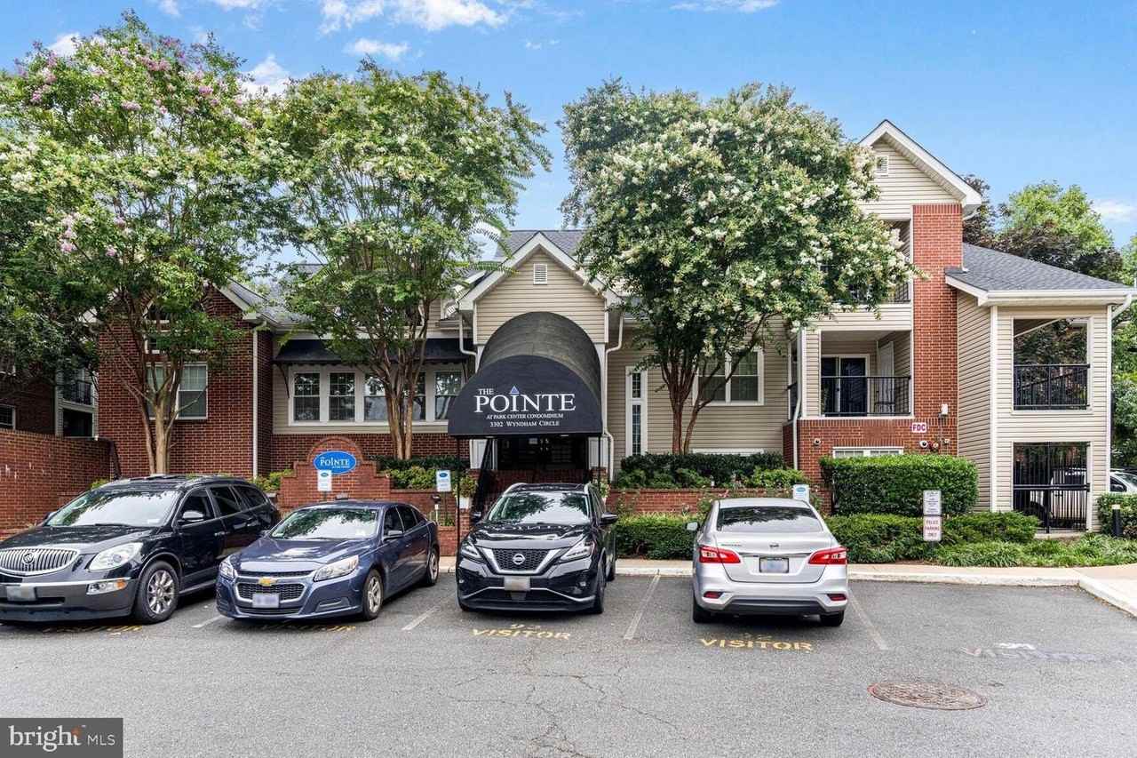3304 Wyndham Cir