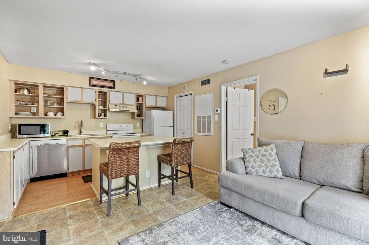 3304 Wyndham Cir - Photo 5 of 11
