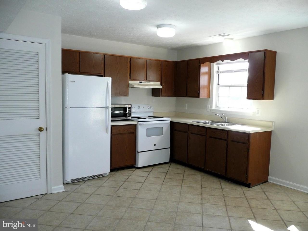 255 Waterford Ln - Photo 2 of 20