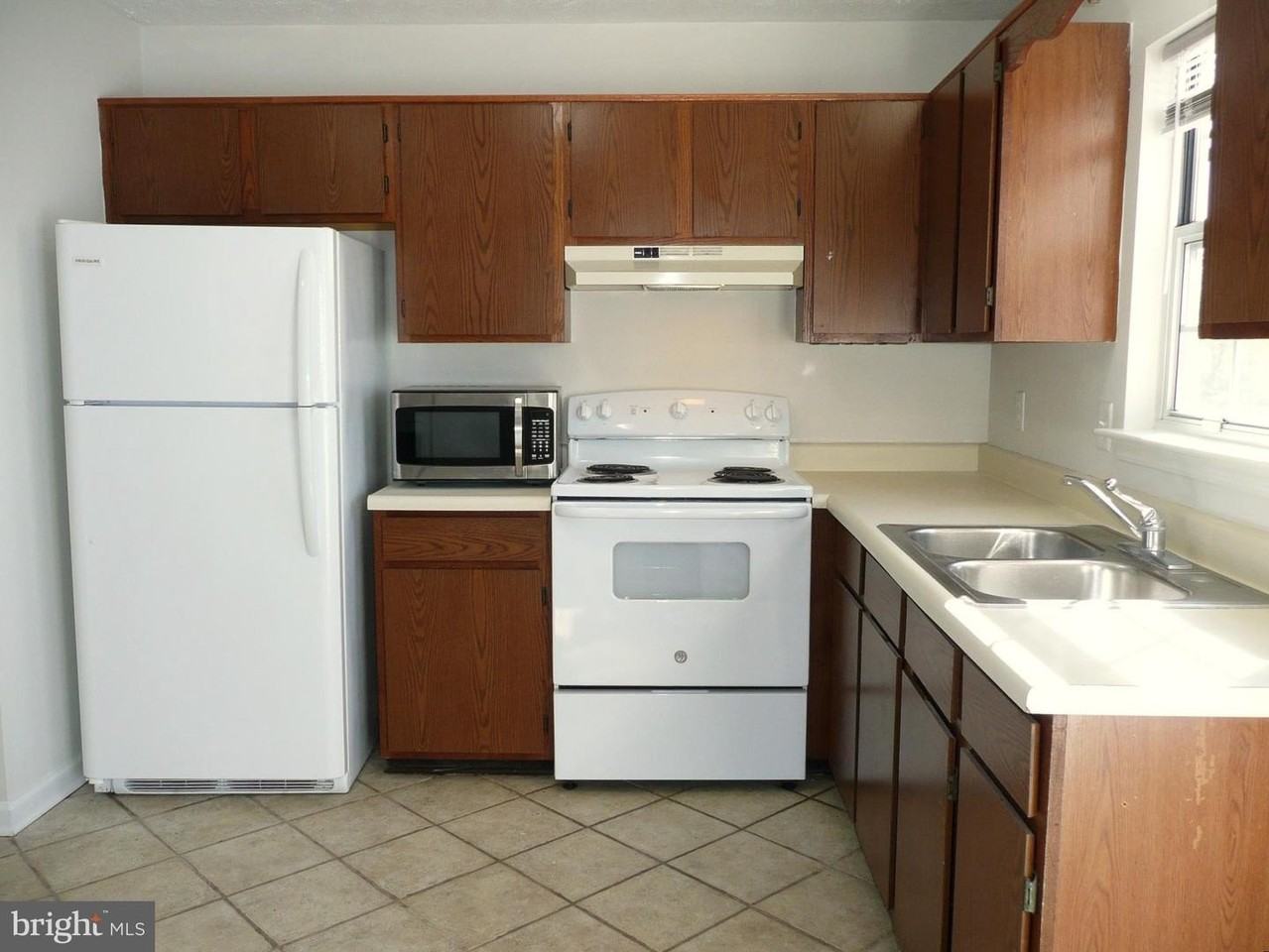 255 Waterford Ln - Photo 3 of 20