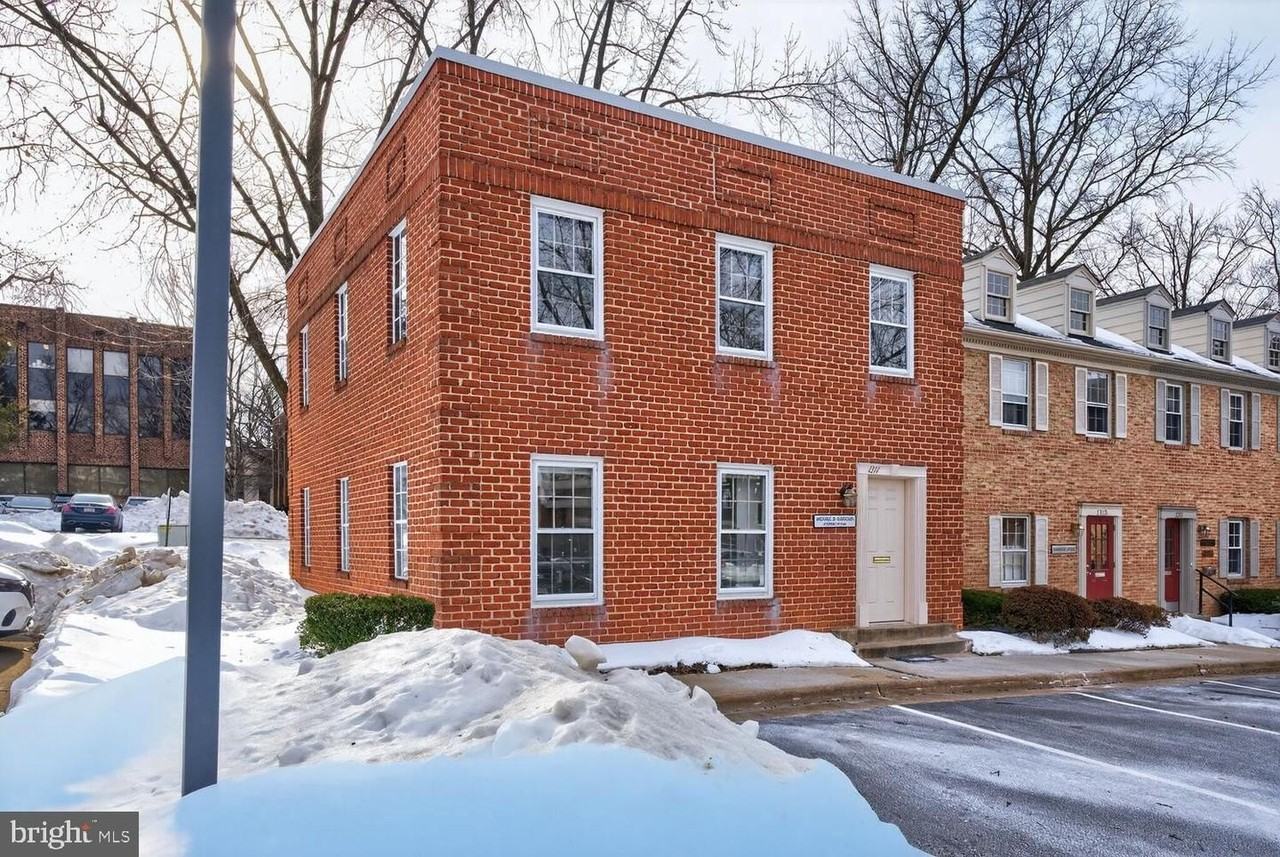 1311 Vincent Pl - Photo 3 of 14