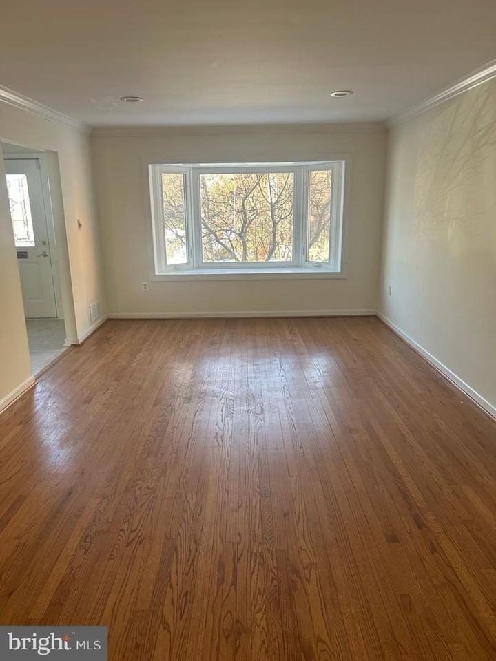 3301 Spring Ln - Photo 3 of 13