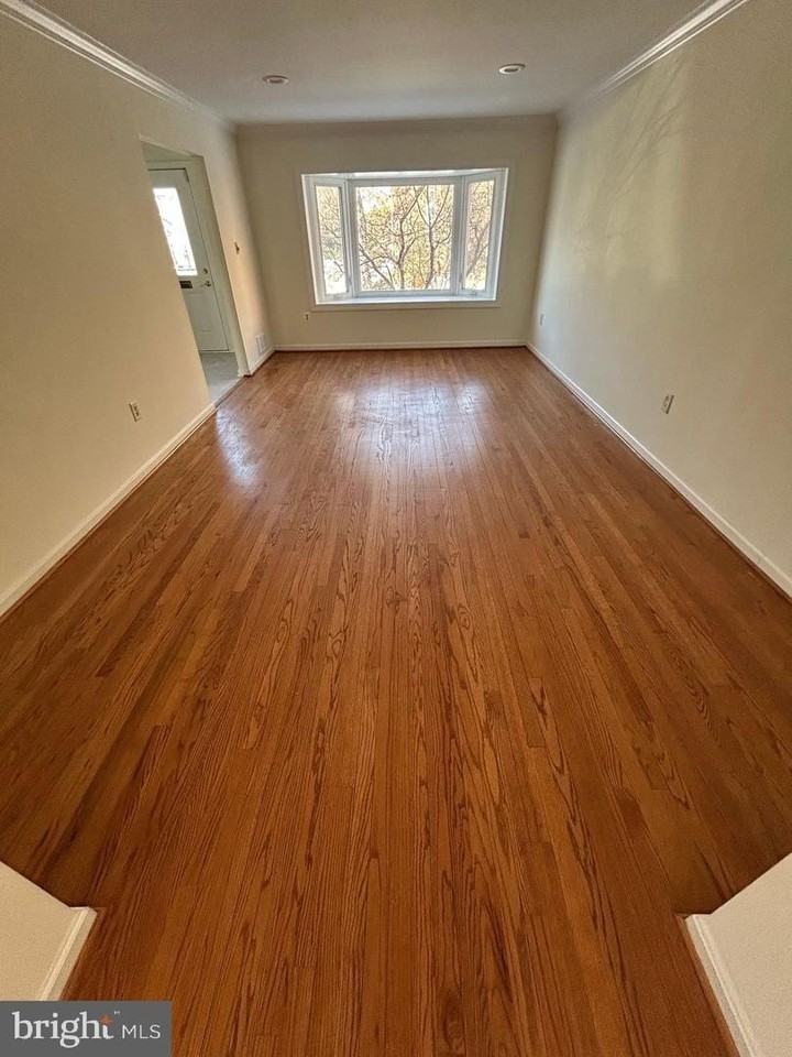 3301 Spring Ln - Photo 5 of 13