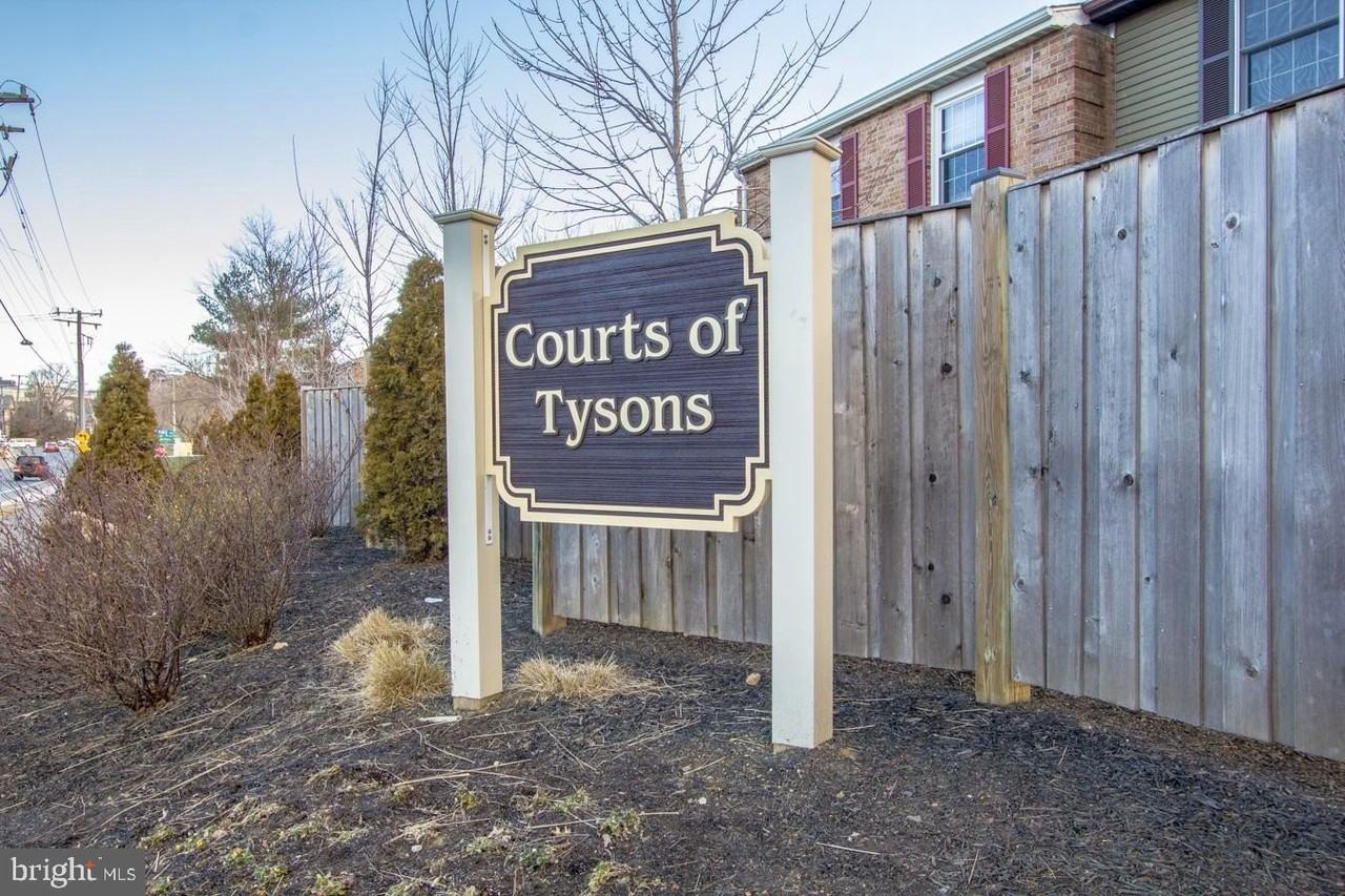8035 Tyson Oaks Cir - Photo 2 of 17