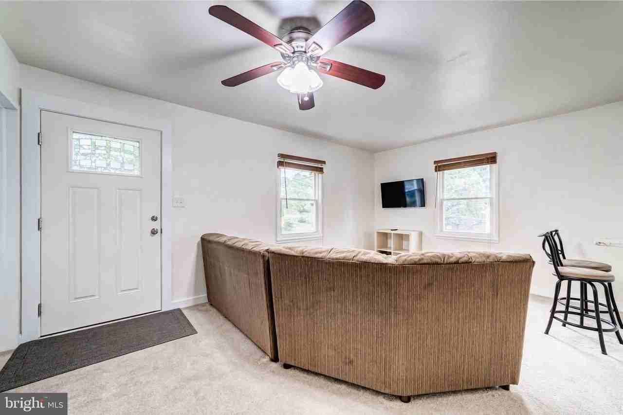 2425 Fort Dr - Photo 2 of 21