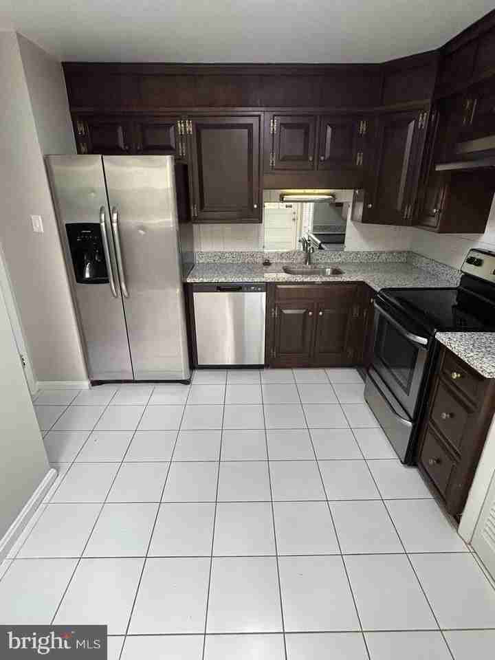 1828 Youngblood St - Photo 5 of 21