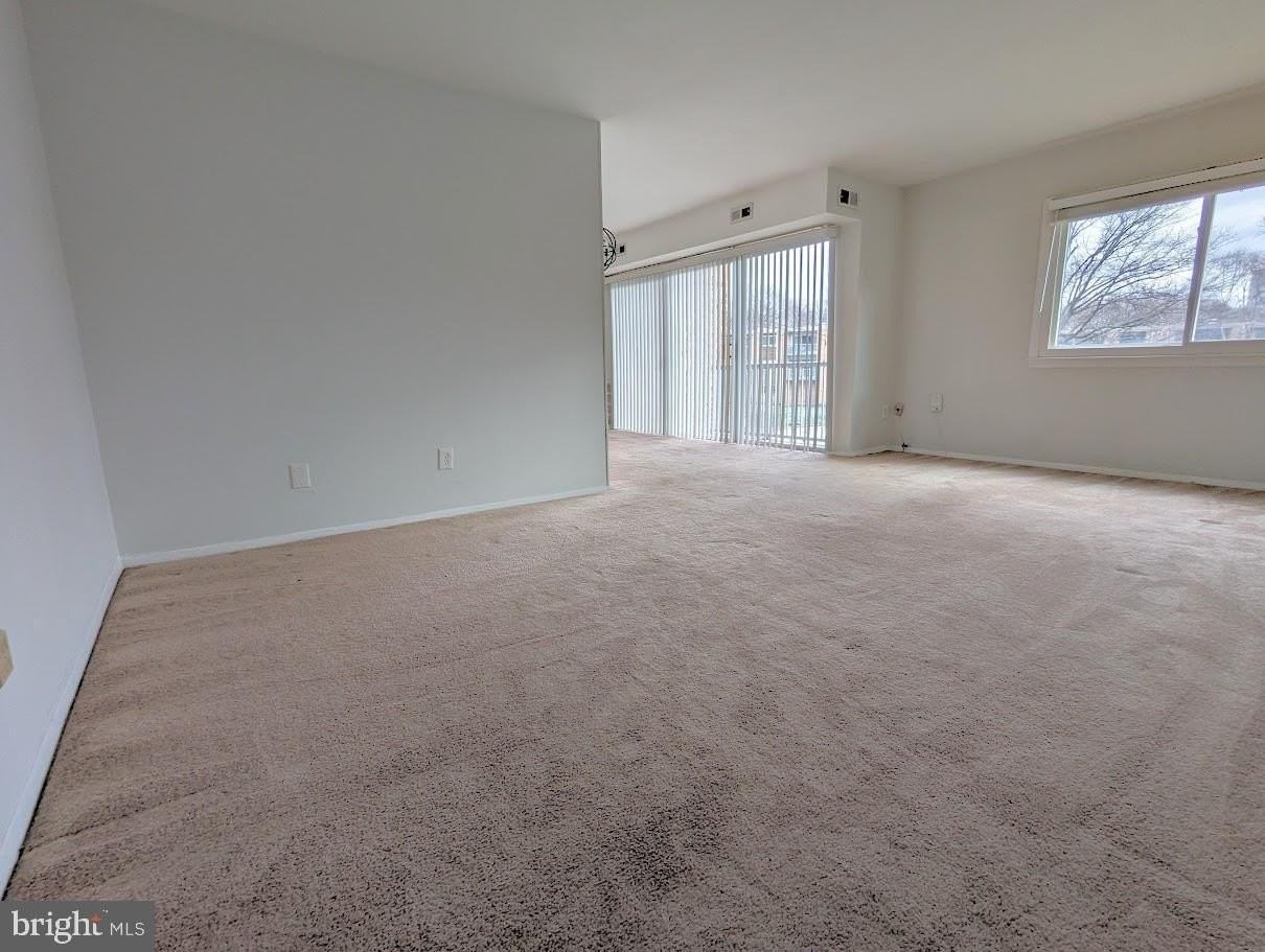 2903 Charing Cross Rd - Photo 2 of 16