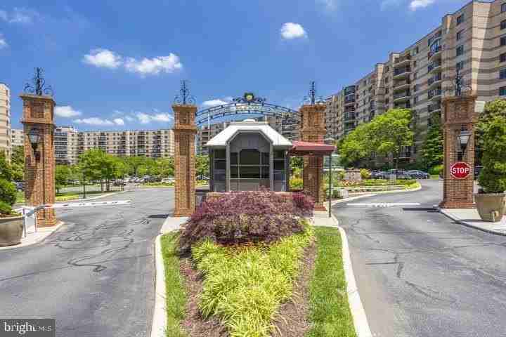 8360 Greensboro Dr - Photo 2 of 50