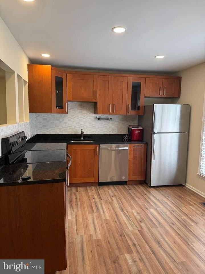 7460 Adams Park Ct - Photo 2 of 12