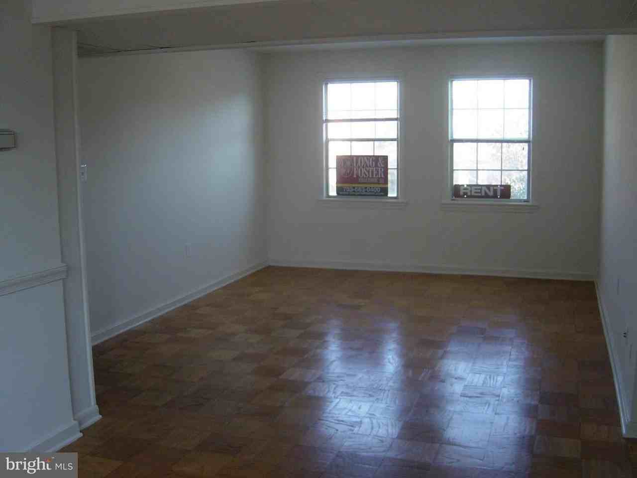 6604 10th St - Photo 2 of 7
