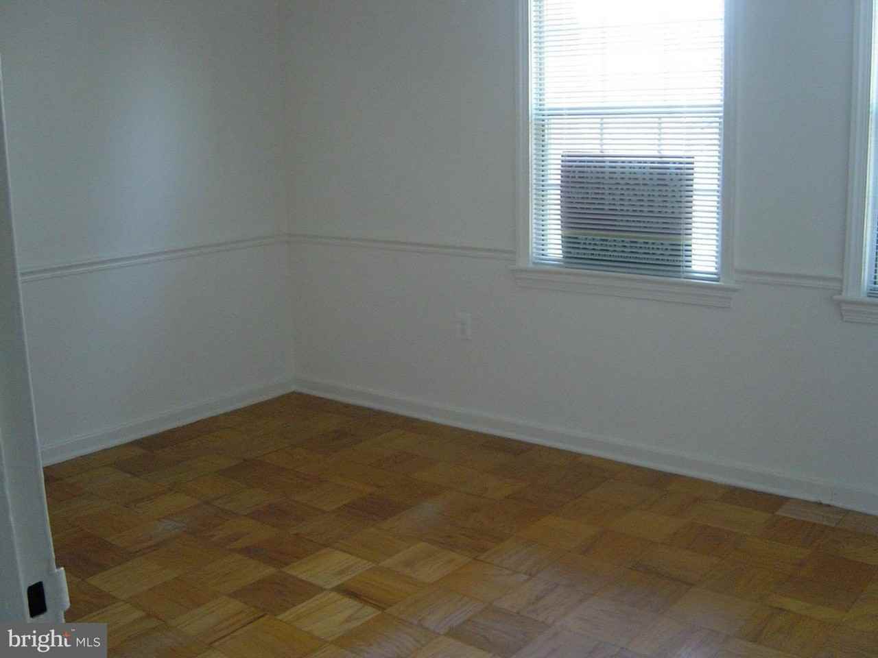 6604 10th St - Photo 7 of 7