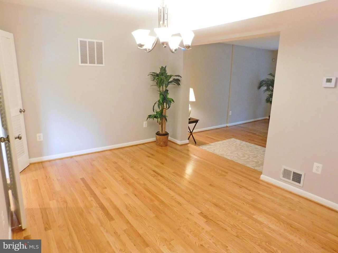 10315 Cherry View Ct - Photo 3 of 26