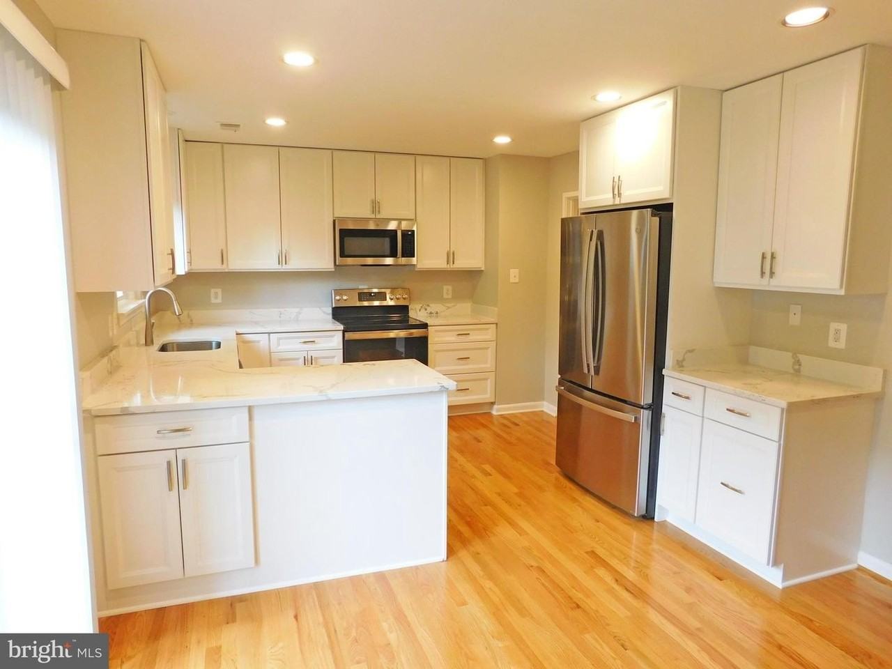 10315 Cherry View Ct - Photo 4 of 26