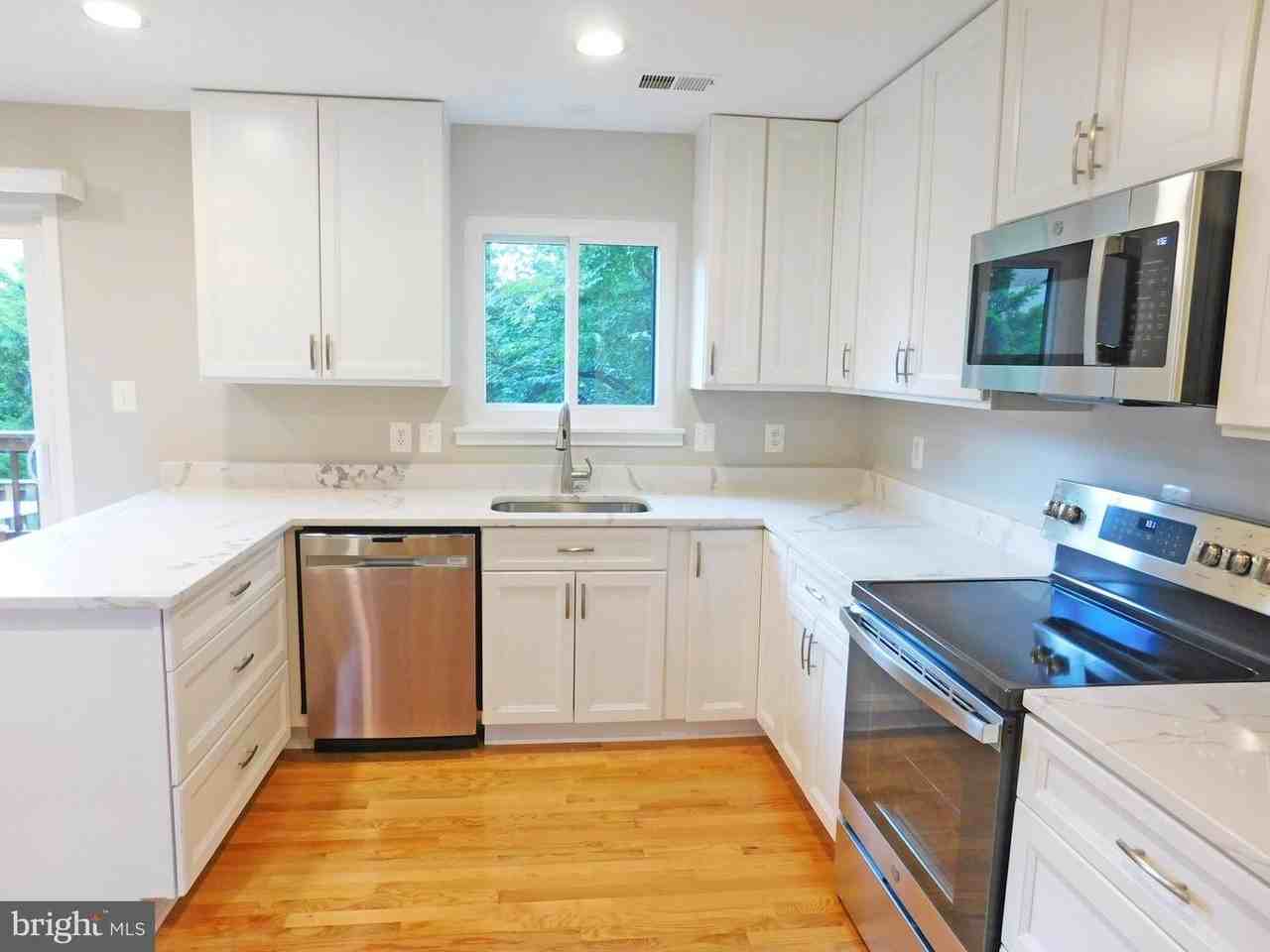 10315 Cherry View Ct - Photo 5 of 26