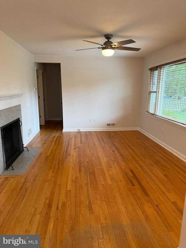 7915 Fairfax Rd - Photo 2 of 21
