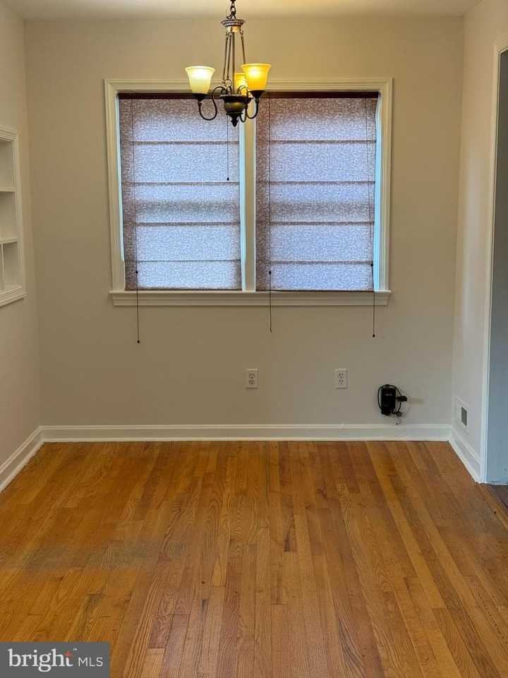 7915 Fairfax Rd - Photo 3 of 21