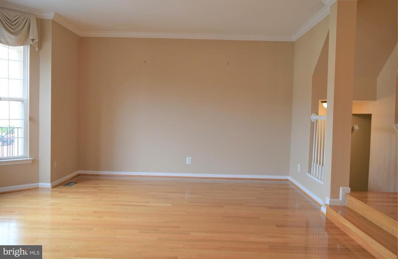 8933 Royal Astor Way - Photo 4 of 50
