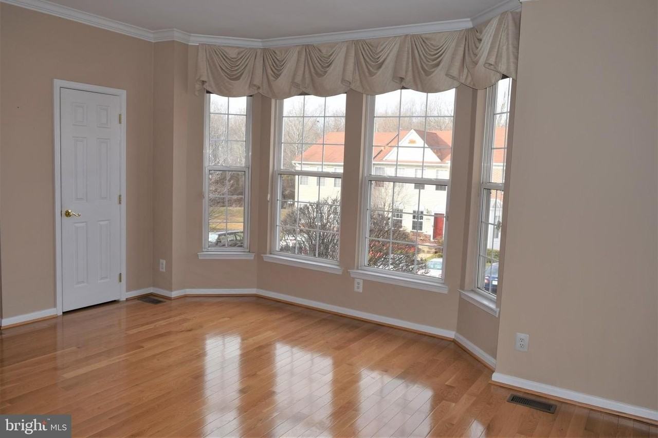 8933 Royal Astor Way - Photo 5 of 50