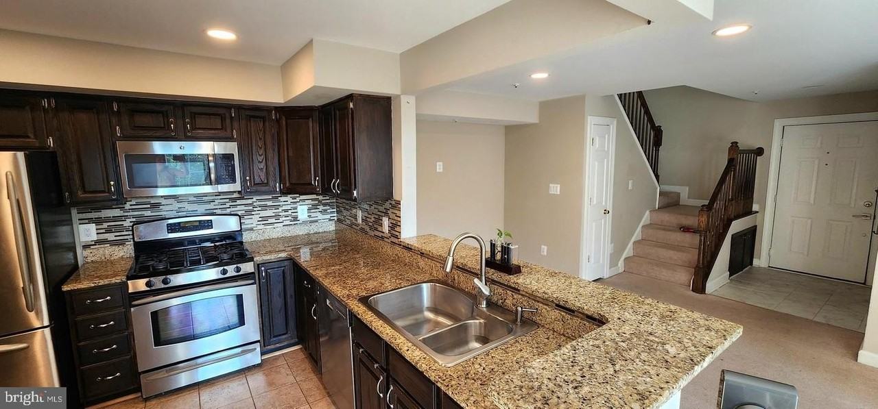 12225 Fairfield House Dr Apt 112c - Photo 5 of 18