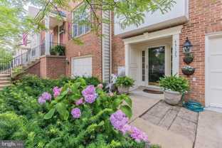 43125 Holtby Sq - Photo 1 of 1