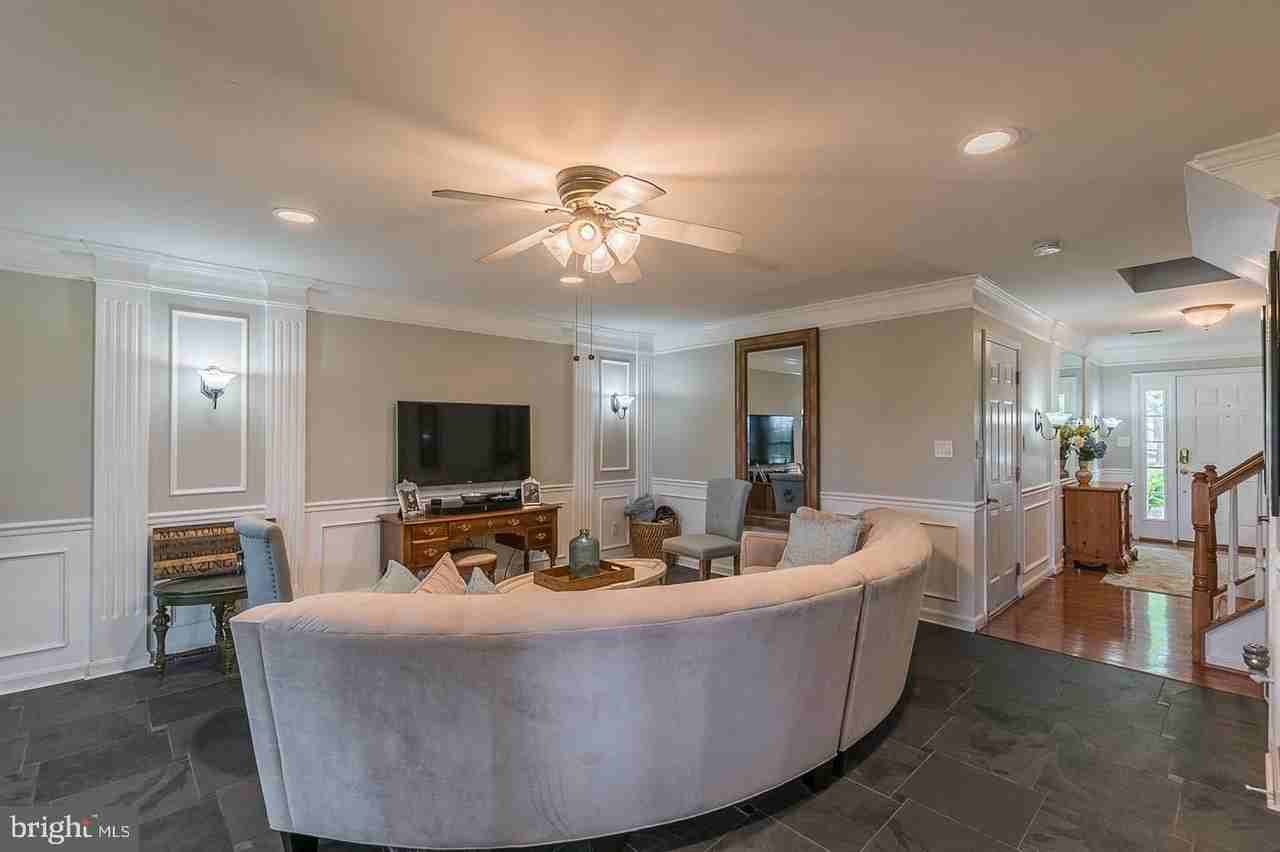 43125 Holtby Sq - Photo 7 of 36