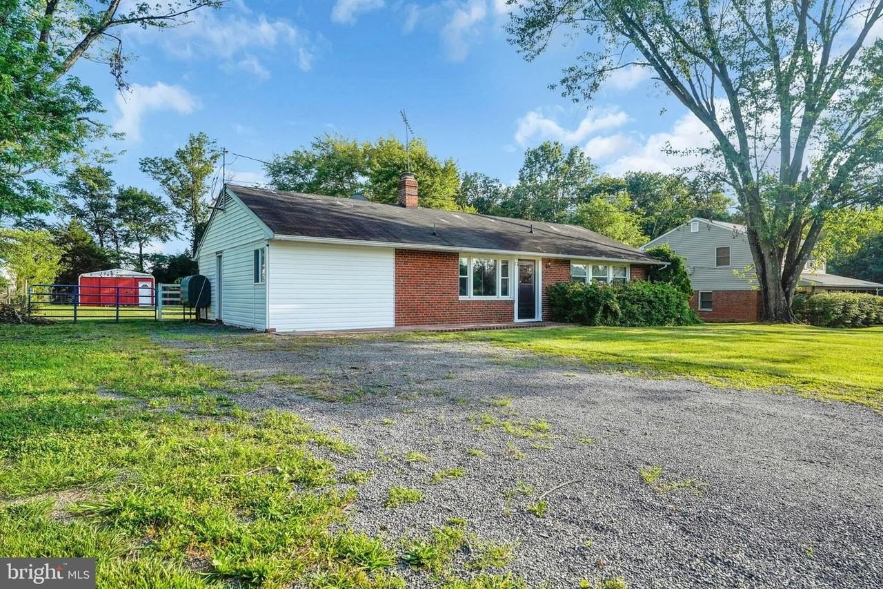 13209 Thornton Dr - Photo 4 of 30