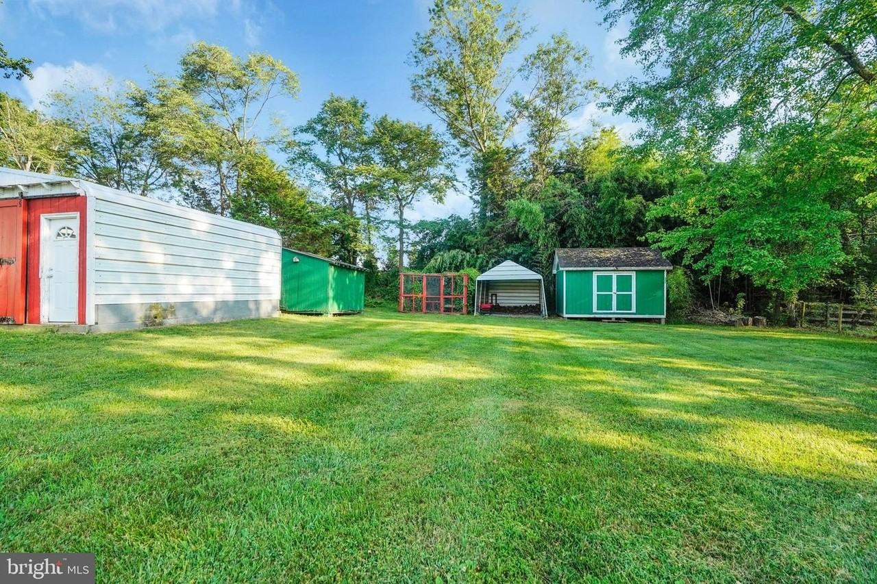 13209 Thornton Dr - Photo 5 of 30