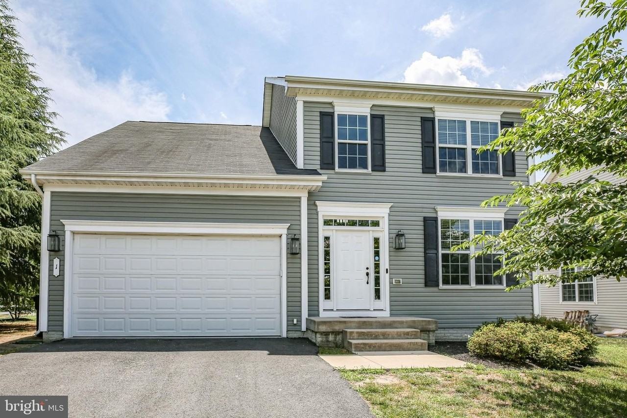 1 Doria Hill Dr - Photo 2 of 34
