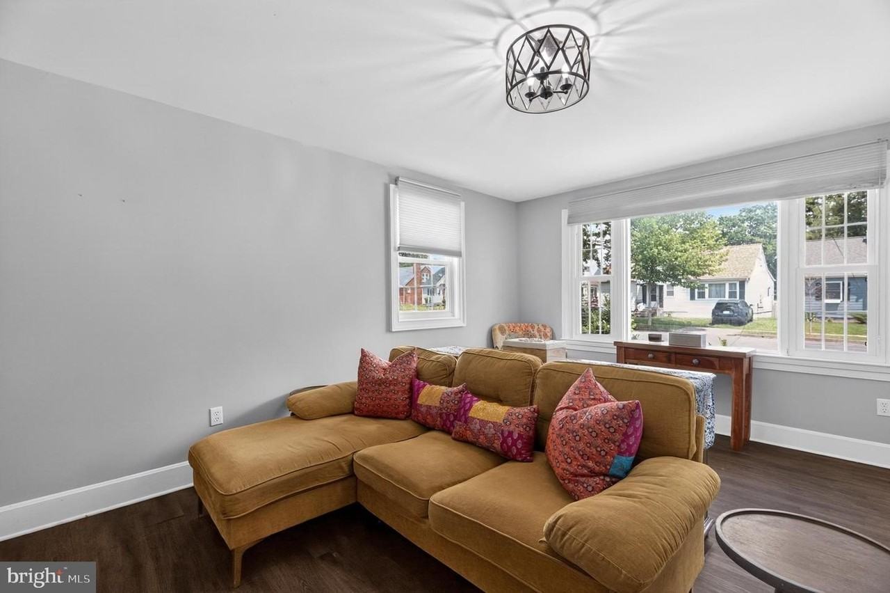621 Patterson Ave - Photo 6 of 24