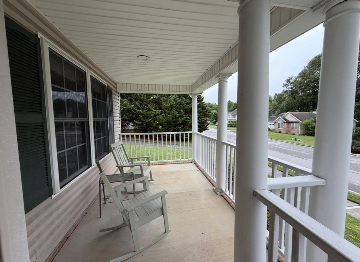 1410 Ashford Ct - Photo 2 of 27