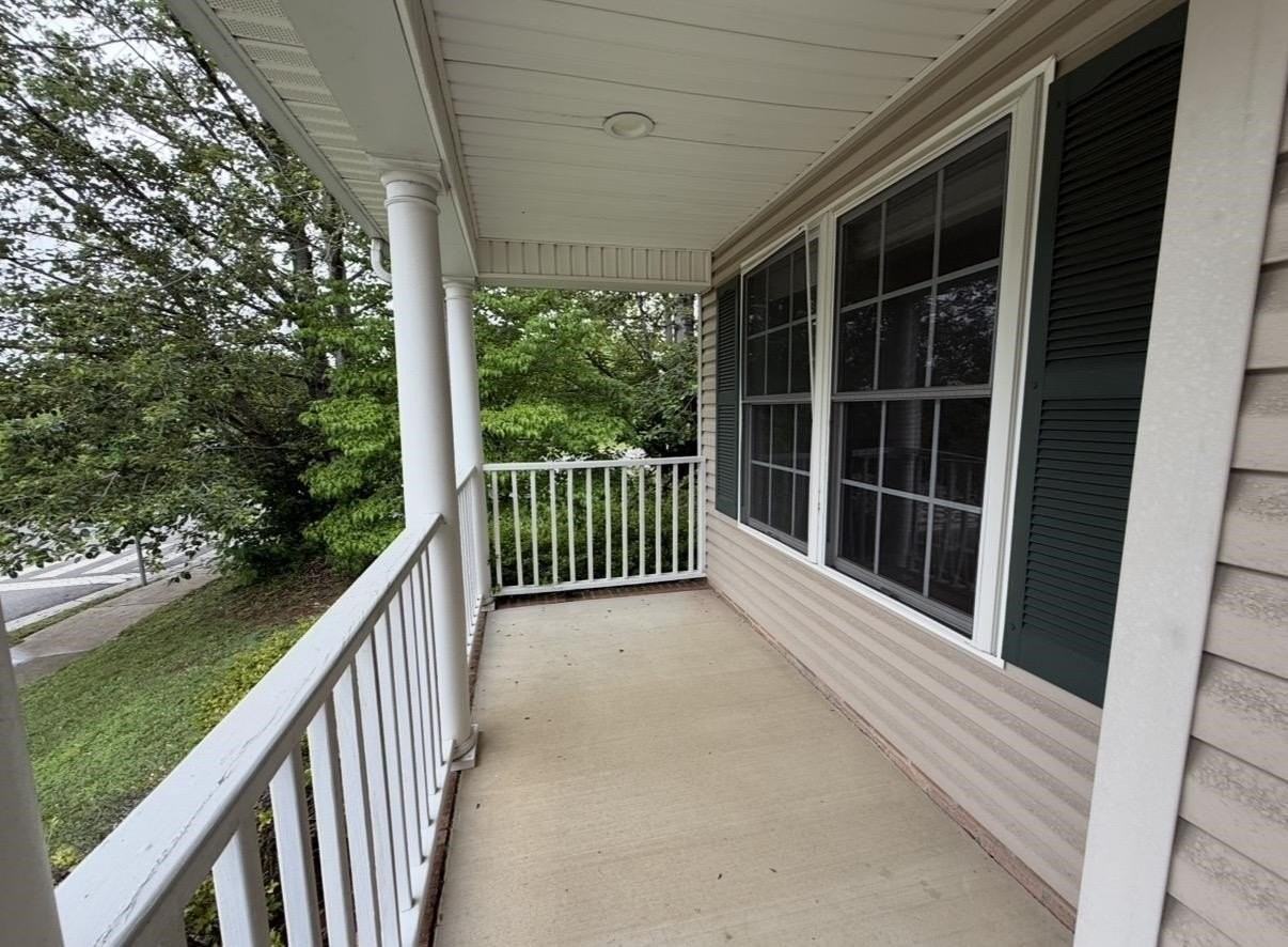 1410 Ashford Ct - Photo 3 of 27