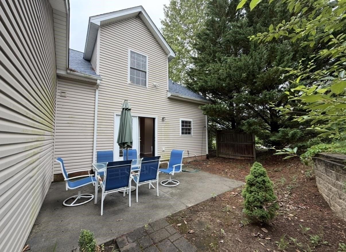 1410 Ashford Ct - Photo 4 of 27