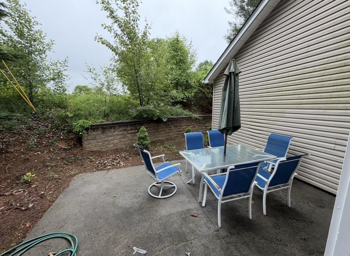 1410 Ashford Ct - Photo 5 of 27