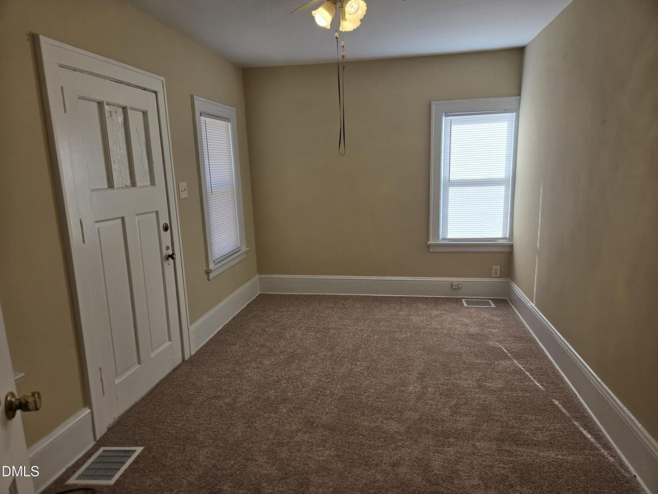 205 N Smithfield Rd - Photo 4 of 14