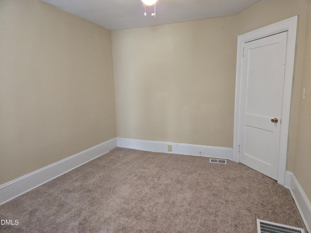 205 N Smithfield Rd - Photo 5 of 14