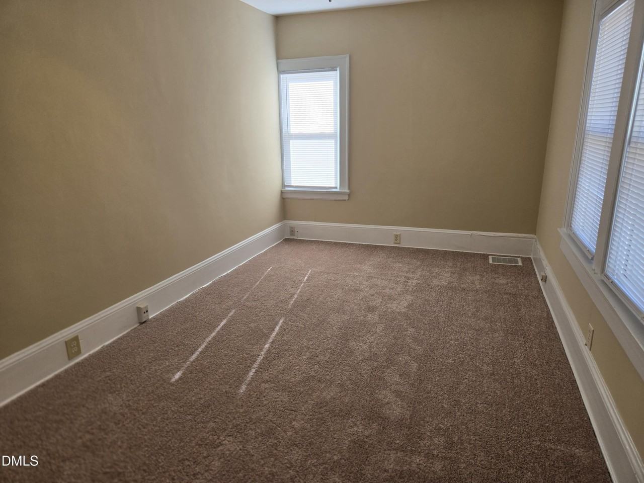 205 N Smithfield Rd - Photo 6 of 14