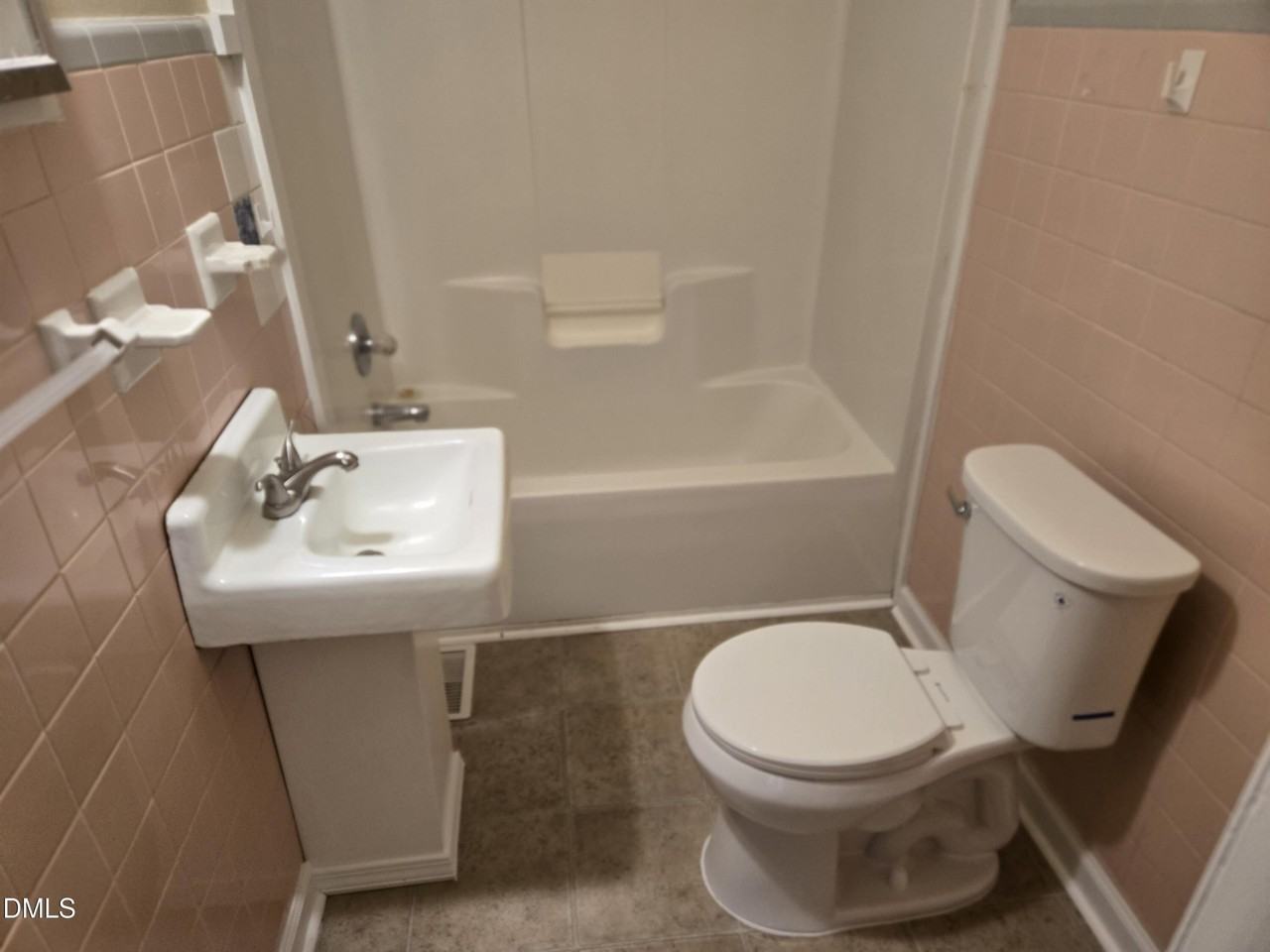 205 N Smithfield Rd - Photo 7 of 14