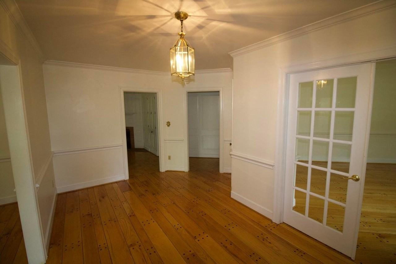 1502 Electric Rd - Photo 2 of 28