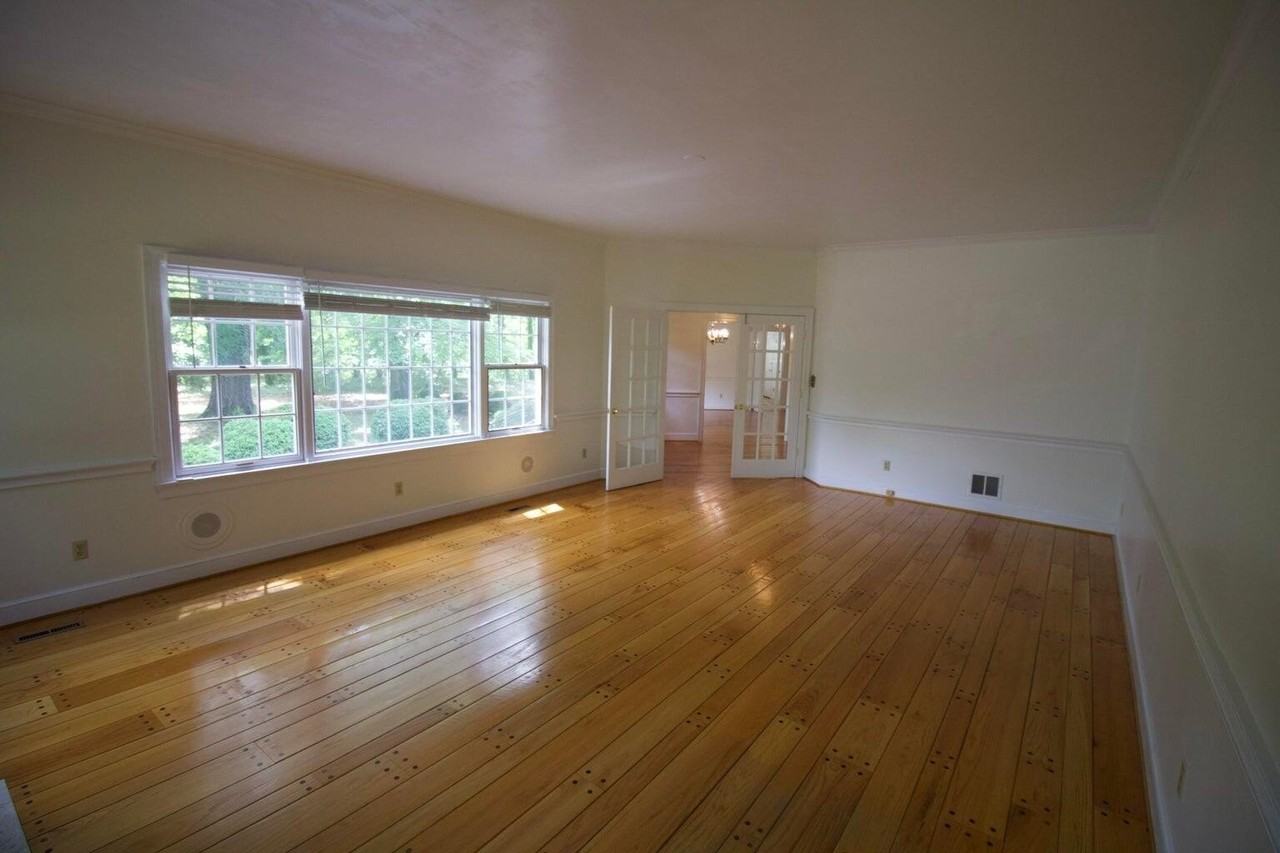 1502 Electric Rd - Photo 4 of 28